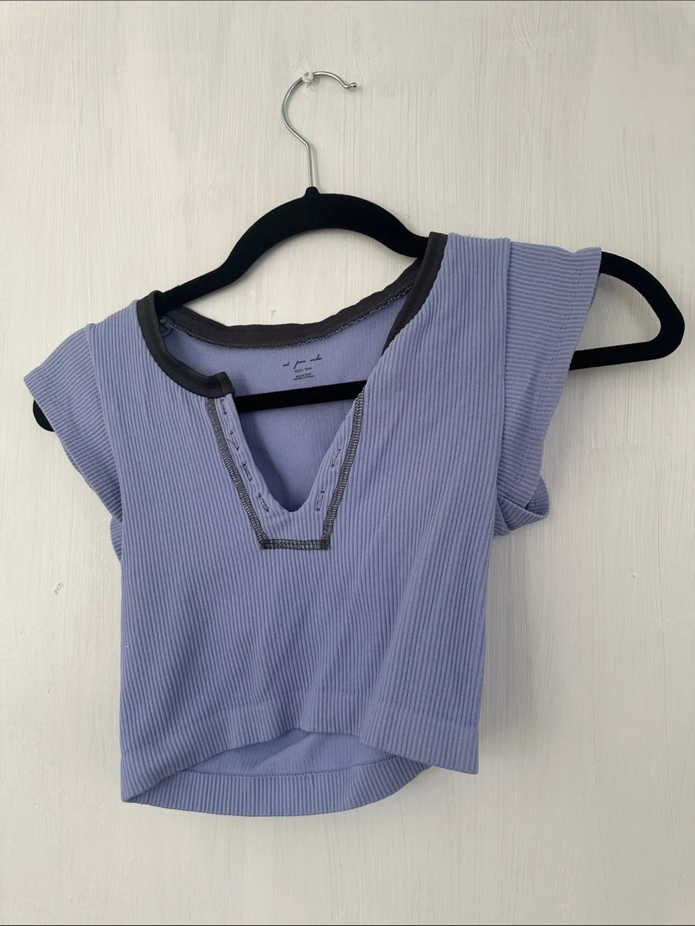 Lilac Ribbed V-Neck Women’s Top with Contrast Trim